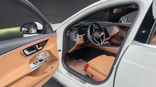 Mercedes-Benz E-Class W214 E300 4MATIC 2025 9