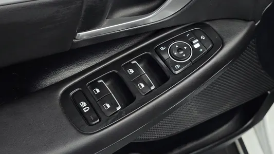 Hyundai (DN8) 2.0 LPG() 2022 27