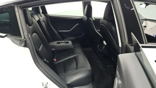 Tesla 3 AWD 2021 11