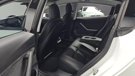 Tesla 3 AWD 2021 12