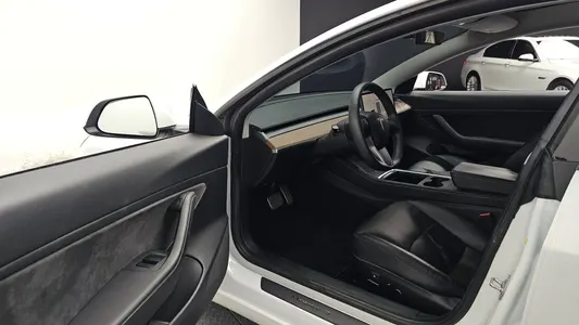 Tesla 3 AWD 2021 10