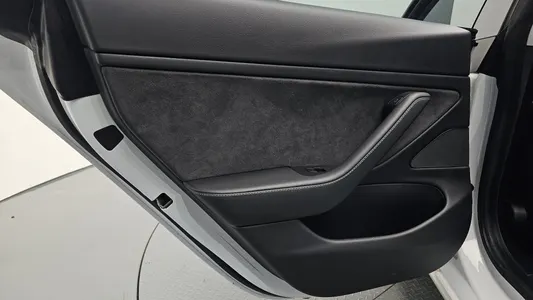 Tesla 3 AWD 2021 26