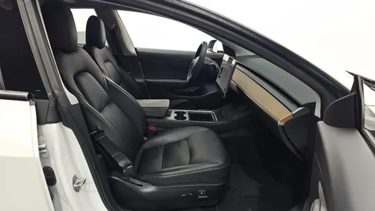 Tesla 3 AWD 2021 27