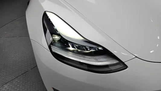 Tesla 3 AWD 2021 23