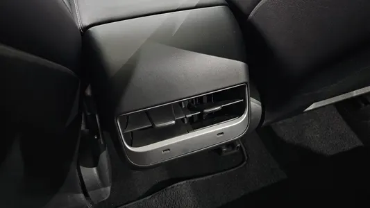 Tesla 3 AWD 2021 31