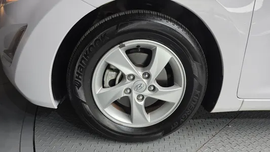 Hyundai 아반떼 1.6 GDi 2014 5