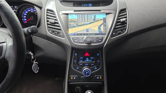 Hyundai 아반떼 1.6 GDi 2014 19