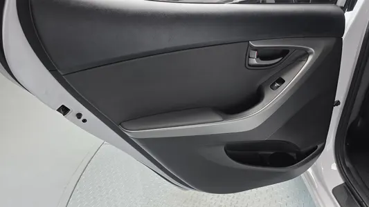 Hyundai 아반떼 1.6 GDi 2014 25