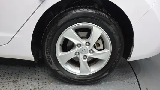 Hyundai 아반떼 1.6 GDi 2014 21