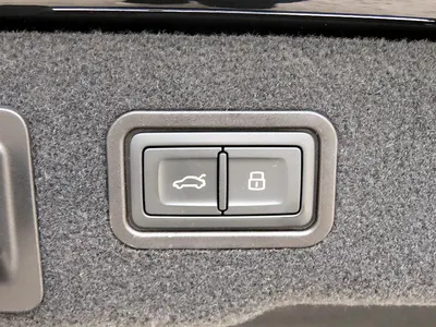 Audi A8 (D5) 55 TFSI LWB 2022 16