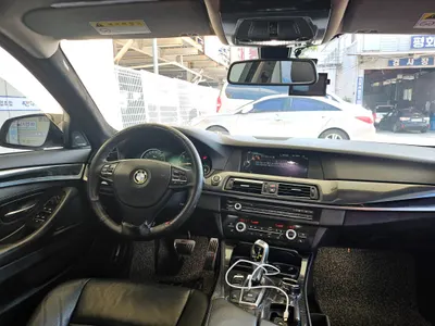 BMW 5 Series (F10) 520d 2013 16
