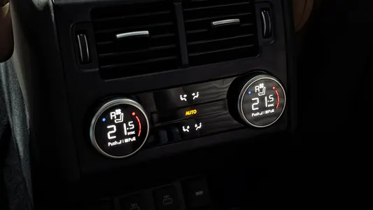 Land Rover 5 D300 HSE 2021 18