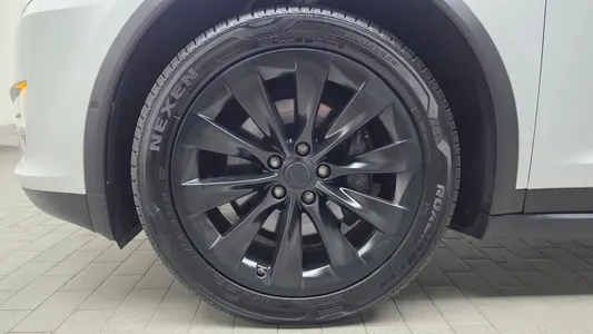 Tesla X 2020 5