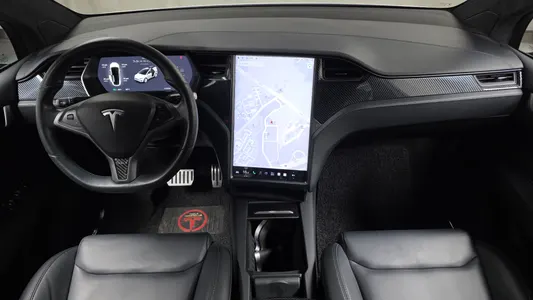 Tesla X 2020 7
