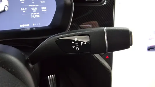 Tesla X 2020 9