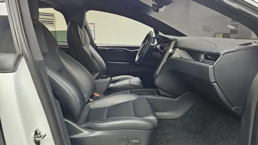 Tesla X 2020 11