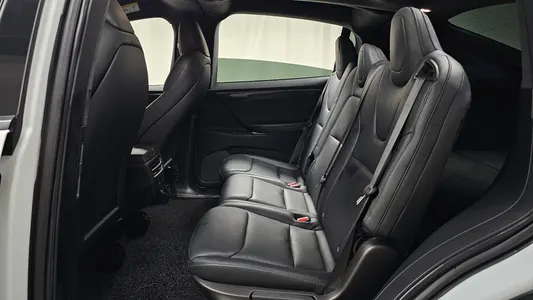 Tesla X 2020 12