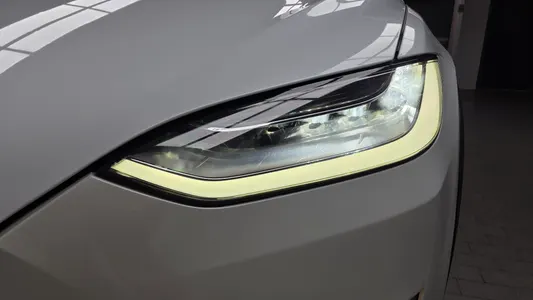 Tesla X 2020 23