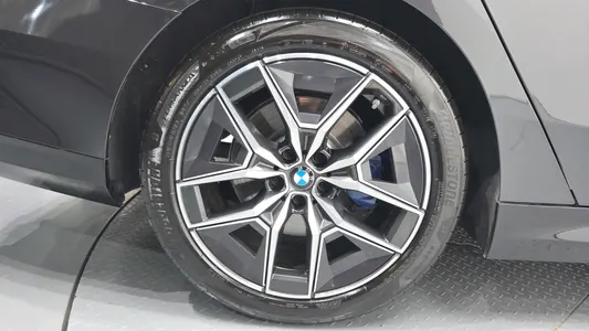 BMW 5 Series (G60) 520i M 2025 5
