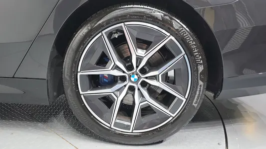 BMW 5 Series (G60) 520i M 2025 21