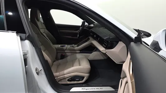 Porsche 타이칸 4S 2023 11