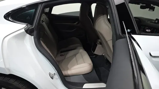 Porsche 타이칸 4S 2023 12