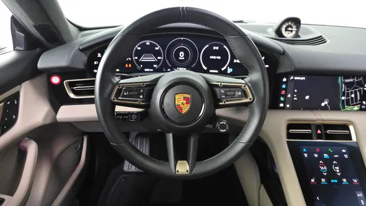 Porsche 타이칸 4S 2023 13