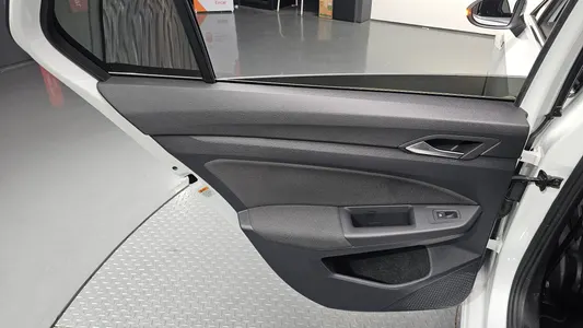 Volkswagen 8 2.0 TDI 2022 26