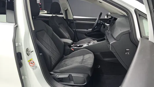 Volkswagen 8 2.0 TDI 2022 27