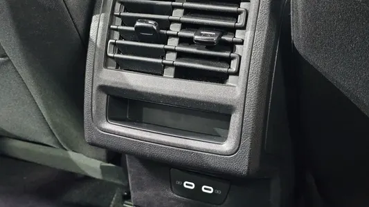 Volkswagen 8 2.0 TDI 2022 36