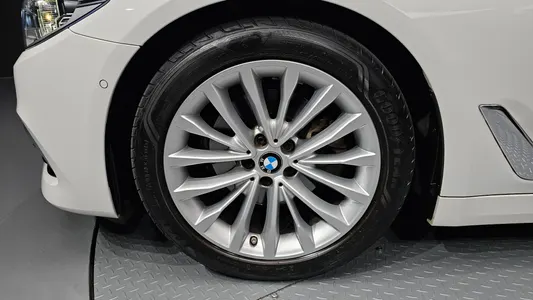 BMW 5 Series (G30) 520d 2018 5