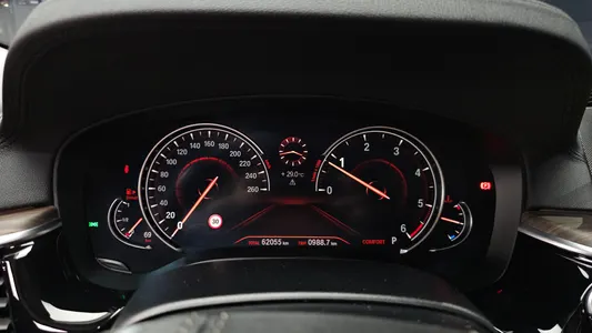 BMW 5 Series (G30) 520d 2018 8