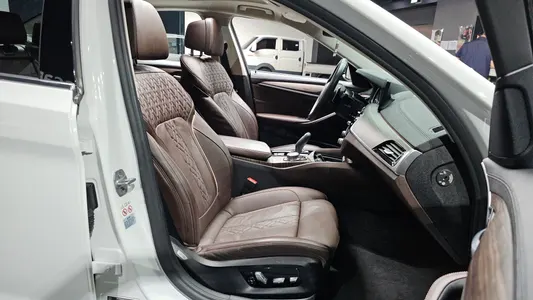 BMW 5 Series (G30) 520d 2018 12
