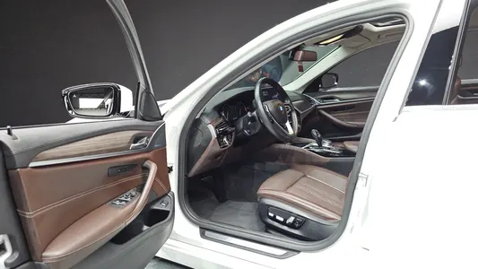BMW 5 Series (G30) 520d 2018 10