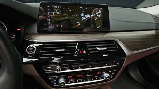 BMW 5 Series (G30) 520d 2018 16