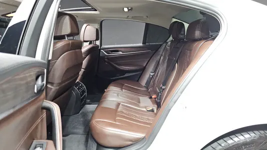 BMW 5 Series (G30) 520d 2018 26