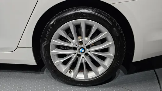 BMW 5 Series (G30) 520d 2018 21