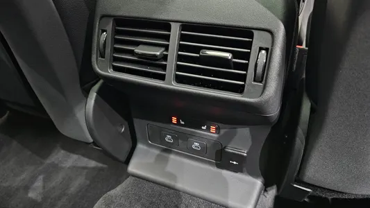 Land Rover 레인지로버 벨라 2.0 P250 SE 2026 18