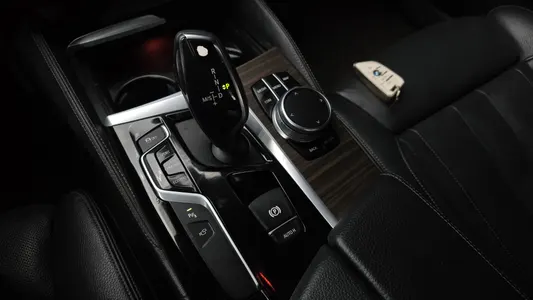 BMW 5 Series (G30) 520d M 2017 9