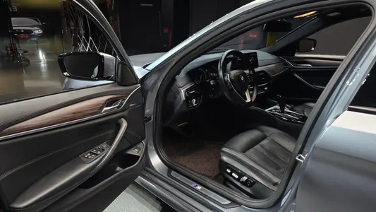 BMW 5 Series (G30) 520d M 2017 10