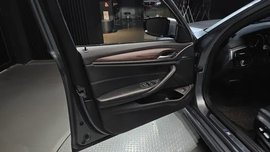 BMW 5 Series (G30) 520d M 2017 24