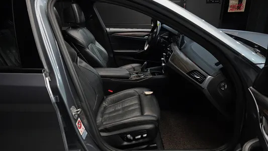 BMW 5 Series (G30) 520d M 2017 26