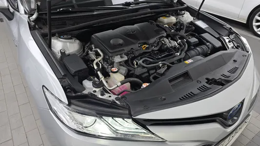 Toyota (XV70) 2.5 XLE 2018 6