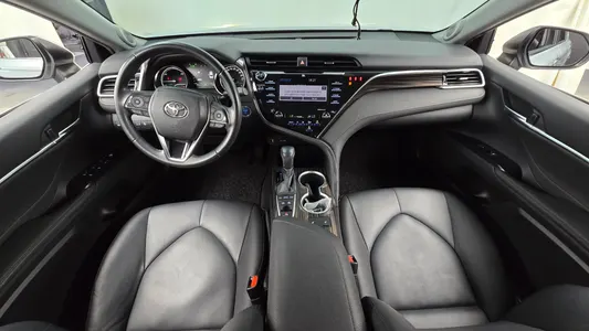 Toyota (XV70) 2.5 XLE 2018 7