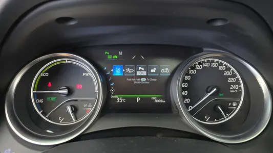 Toyota (XV70) 2.5 XLE 2018 8