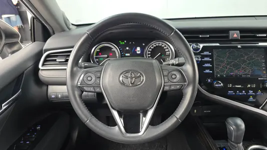 Toyota (XV70) 2.5 XLE 2018 13