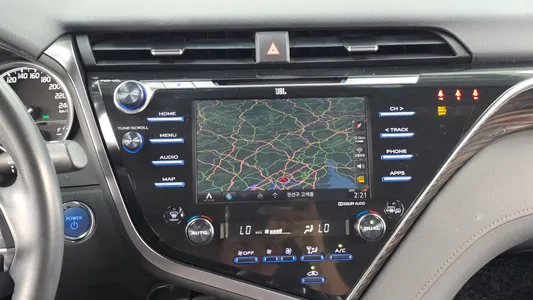 Toyota (XV70) 2.5 XLE 2018 14