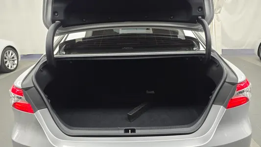 Toyota (XV70) 2.5 XLE 2018 20