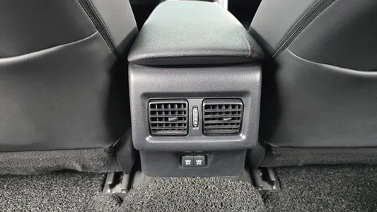 Toyota (XV70) 2.5 XLE 2018 19