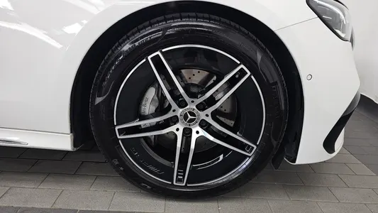 Mercedes-Benz E-Class W214 E300 4MATIC AMG Line 2026 21